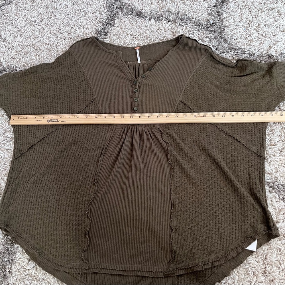 🦩 Free People Leo Henley Waffle Thermal Top - Olive Green Medium - Picture 11 of 12